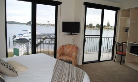Clara Clove Waterfront Accommodation Lakes Entrance