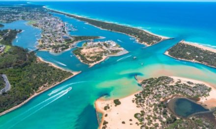 Lakes Entrance, Gippsland Lakes, a spectacular spot on the Melbourne-Sydney coastal route.