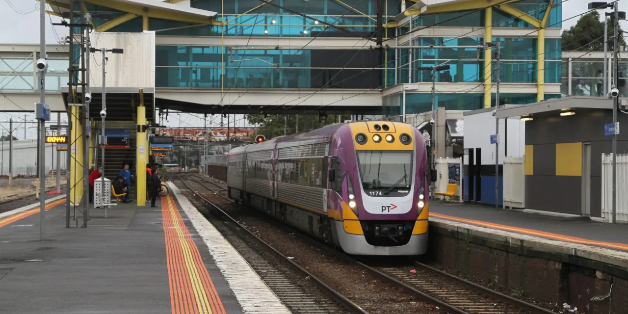Exploring Bairnsdale and Lakes Entrance from Melbourne: A Comprehensive Guide with Public Transport, Train, Car Hire, and Taxi Options