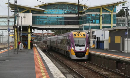 Exploring Bairnsdale and Lakes Entrance from Melbourne: A Comprehensive Guide with Public Transport, Train, Car Hire, and Taxi Options