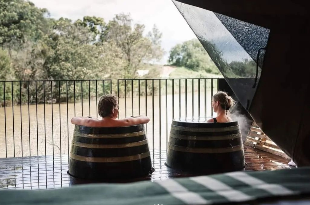 Does Metung Hot Springs offer Glamping